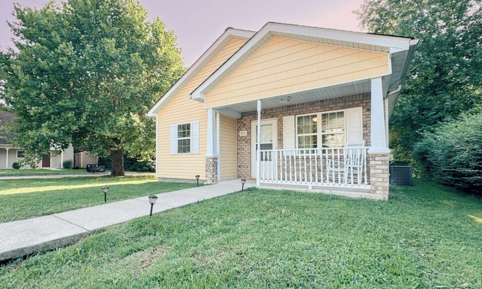 Murfreesboro House | Modern Farmhouse near MTSU, 2BR, King, Accessible