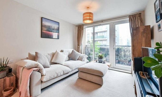 Greenwich West Apartment | Modern Flat in Greenwich with 2Bed 2Bath