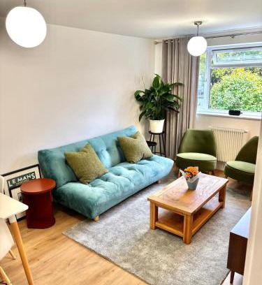 Penge and Cator Apartment | Modern Flat In Penge - 3 person