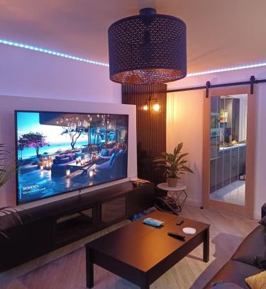 Kilwinning Apartment | Modern flat in quiet residential cul-de-sac