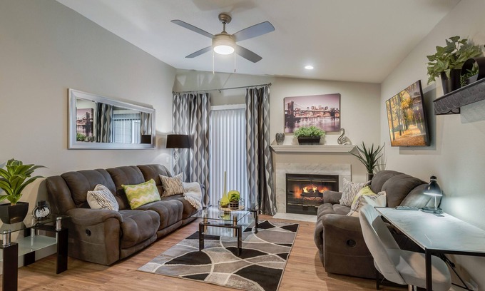 Roseville Apartment | Modern, Furnished Apartment Close To Shops/Dining