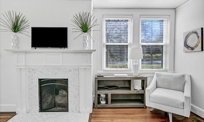 Columbia House | Modern Gem in the Heart of Columbia
