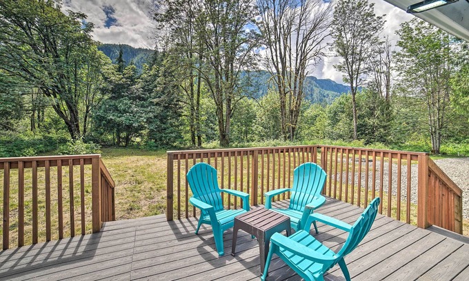Baring House | Modern Gold Bar Vacation Rental w/Mountain View