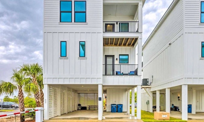 Gulf Shores House | Modern Gulf Shores Escape, ~ Walk to the Beach! Walk to EVERYTHING!