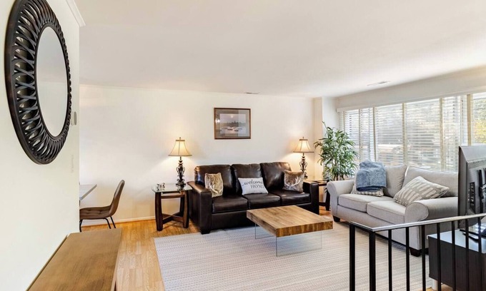Annapolis House | Modern Hideaway Near Downtown Annapolis and close to the U.S. Naval Academy