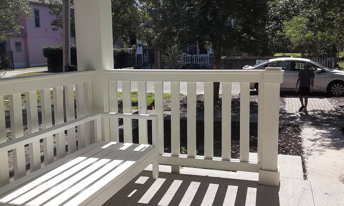 Urban Core House | Modern & Historic quiet house near Arenas|Yard|No Pet fees|R&R |Street Parking