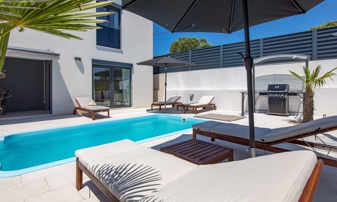 Pinezici House | Modern Holiday House Jadranka with pool