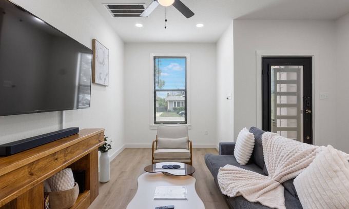 Denver Heights House | Modern Home - cowboy pool & more! mins from Riverwalk, Alamodome, Frost, AFB!