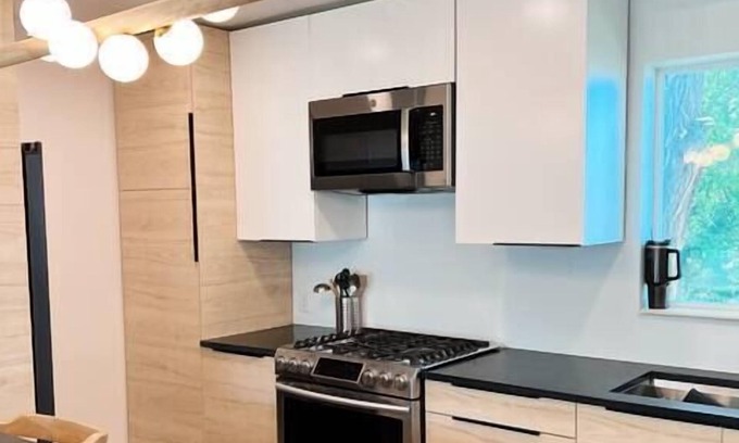 Bountiful House | Modern Home near SLC. Family Friendly & King Suite