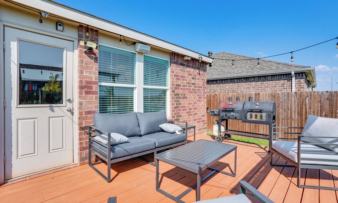 Little Elm House | Modern Home w/Private Yard & Patio in Little Elm!