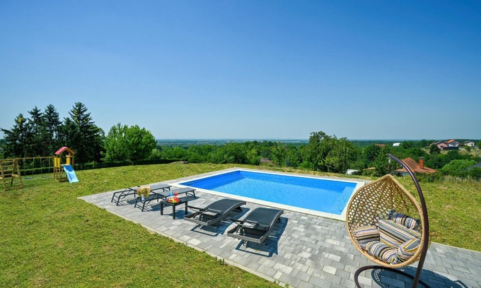 Popovaca House | Modern home with pool and view