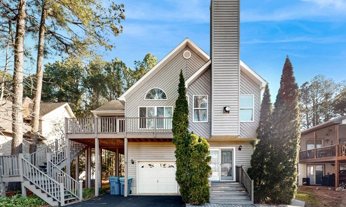 Ocean Pines House | Modern home with screened deck, central AC, washer/dryer & well-equipped kitchen