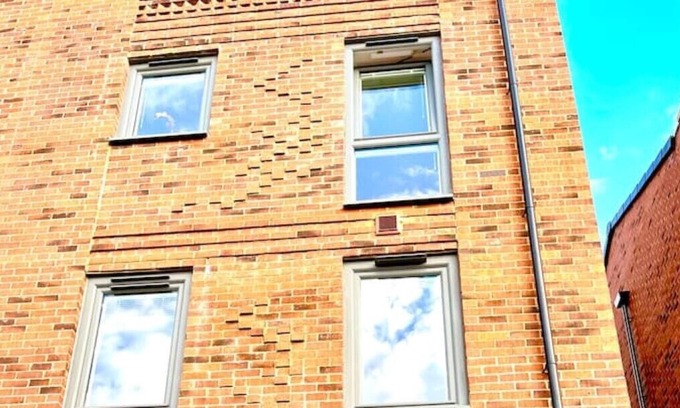 Wakefield House | Modern house in Wakefield city centre with parking