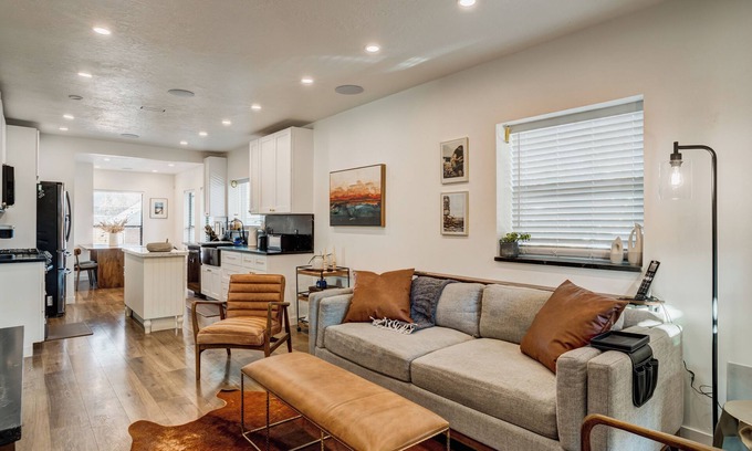 Central City House | Modern Liberty Park 4BR Home with fast WIFI nice Hot tub and Tesla EV Charger