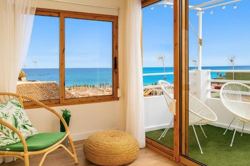 Old Town Apartment | Modern loft with ocean views