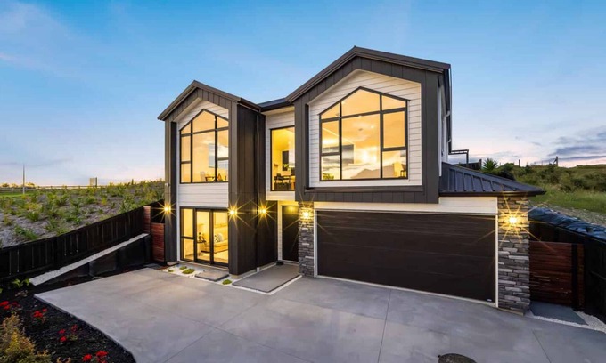 Long Bay House | Modern Long Bay comfort near beach and cafes.