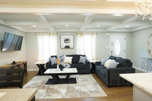 North Chesterfield House | Modern Luxe Retreat -Heart of Chesterfield