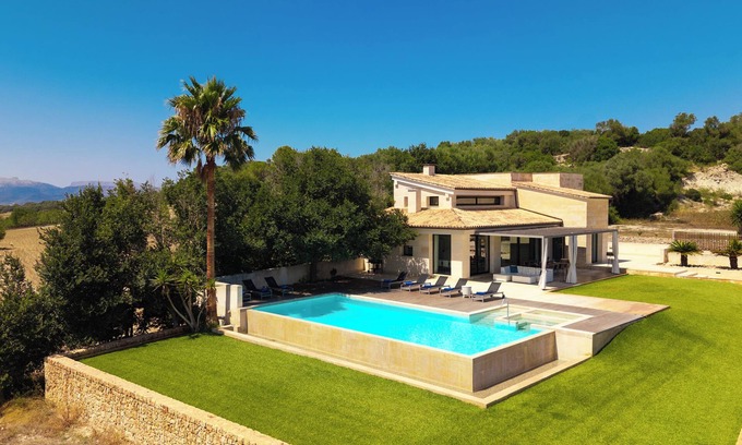 Santa Margalida Villa | modern, luxury Villa with great views, garden, pool, 8 km from the beach
