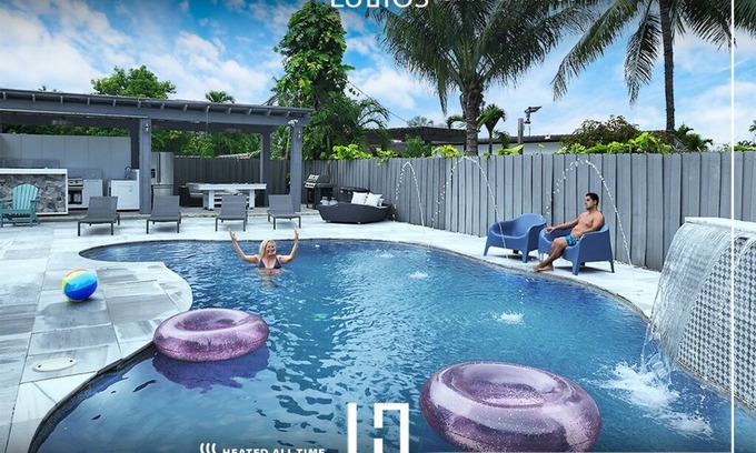 Miami Gardens House | Modern Miami Oasis: 4BR, Spa, Pool & Games