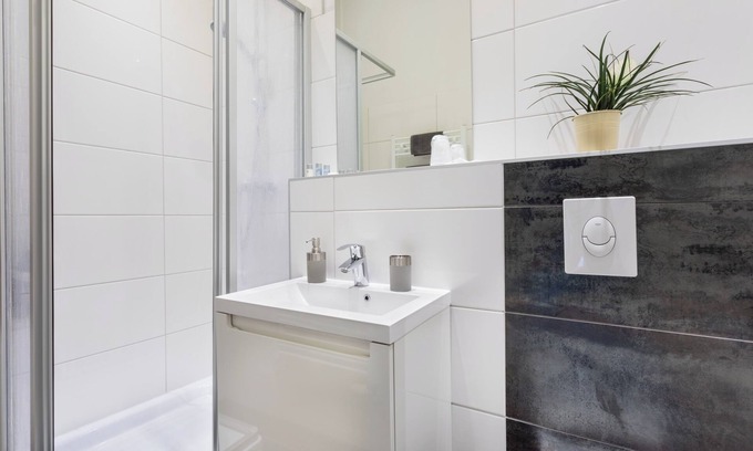 Charlottenburg Apartment | Modern Micro Flat - 100 m from Metro U7