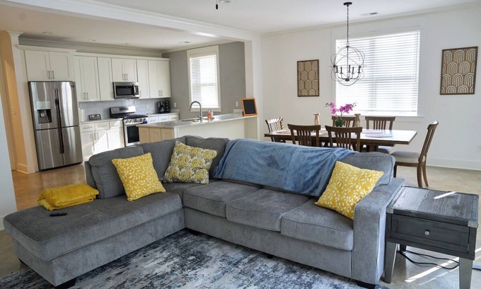 Cooper-Young Historic District House | Modern Midtown home with 3 king beds