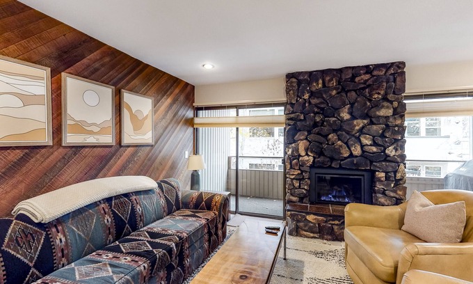 Warm Springs Condo | Modern Mountain Gem near Lifts w/Free WiFi, Gas Fireplace, Shared Hot Tub/Sauna