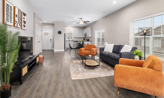 Grandville Condo | Modern New Build 4BR 4BA (2 Condos) Garage/Patio