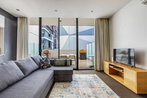 South Yarra Apartment | Modern Nomads South Yarra 1BR Large Outdoor Space Near Station