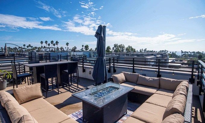 South Oceanside House | Modern Oceanside Retreat, Rooftop Deck & Ocean View