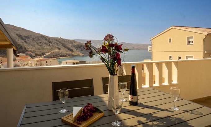 Metajna Apartment | Modern Oceanview