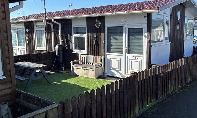 Bridlington Ski Chalet | Modern One Bedroom Chalet with Central Heating