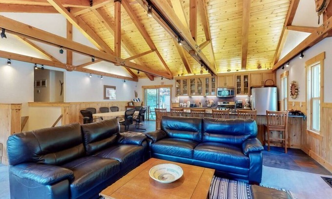Upper Kingsbury House | Modern, open, spacious, family-friendly mountain home w/Wi-Fi & private Hot Tub
