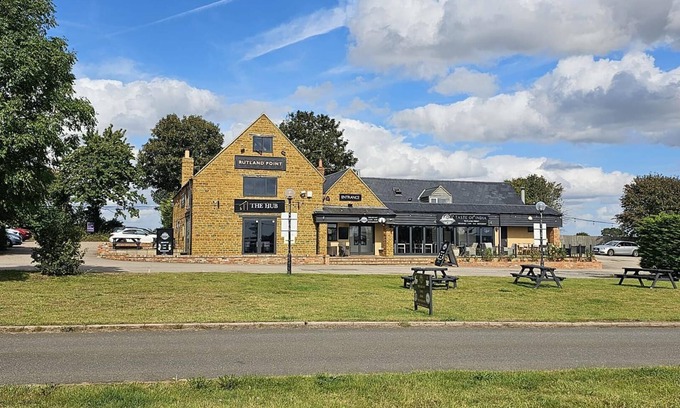 Morcott Apartment | Modern Peaceful Open Plan 1-bed Apartment Rutland