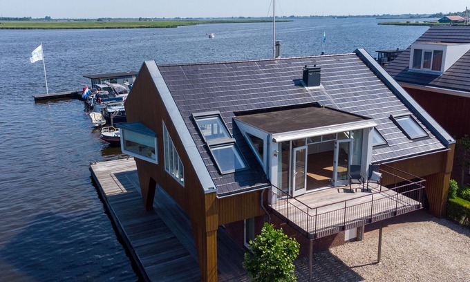 Municipality of Uitgeest Apartment | Modern penthouse with stunning lake views