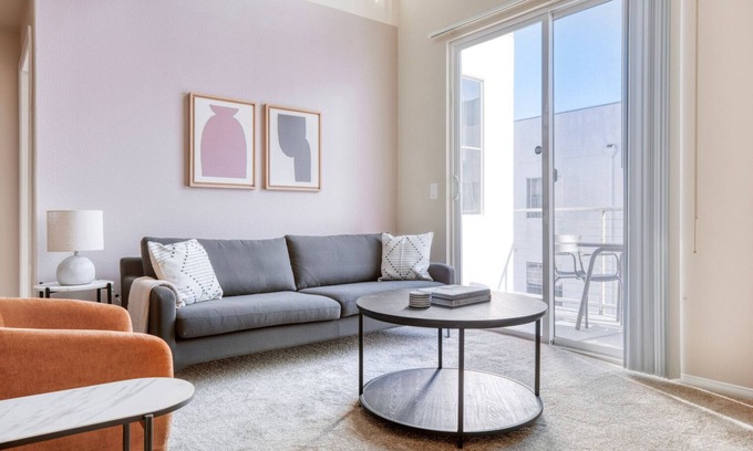 Los Angeles Apartment | Modern Playa Vista 2BR w/W/D, Pool & Gym, nr 405, by Blueground