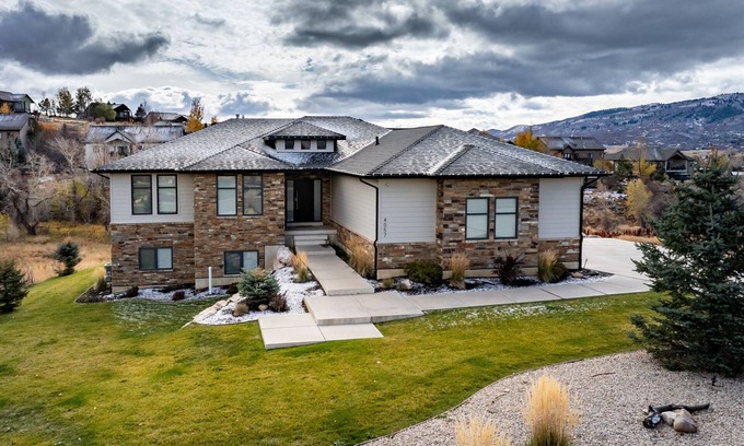 Eden House | Modern Powder Mountain Home | Hot Tub | Ping Pong