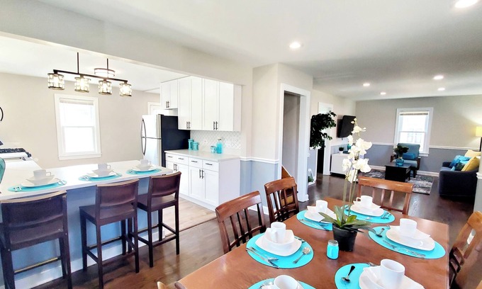 St. Charles House | Modern Remodeled Quiet 4 Bedroom 2 Bathroom Home in the heart of St. Charles