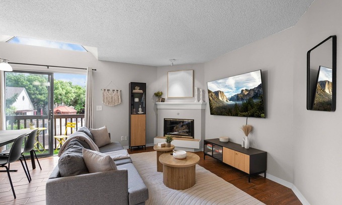 Englewood Condo | Modern Retreat | 2BR Retreat Near Denver | Gym