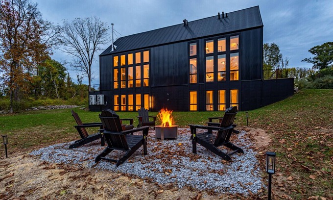 Town of Marbletown House | Modern Retreat– EcoFriendly, AllergyFree, Spacious