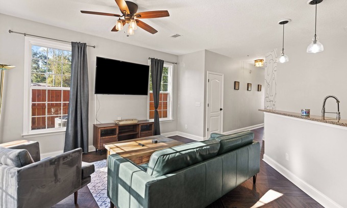 Brunswick House | Modern Retreat - Pet Friendly