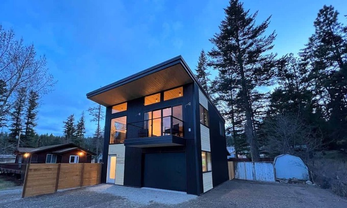 Lakeside House | Modern Retreat with Game Room and Lake Views