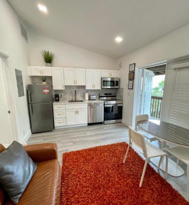 Sailboat Bend Apartment | Modern Riverview Apartments