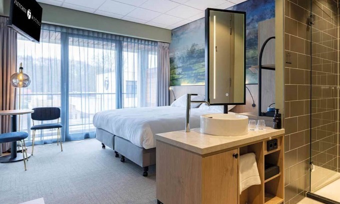 Marknesse Hotel | Modern Room Ideal for Exploration of Batavia Fashion Outlet - 3 Units