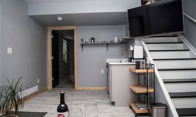 Roxborough House | Modern, Secluded separate entrance getaway in Roxborough
