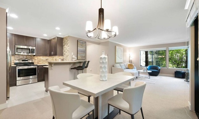 Northwest Bellevue Apartment | Modern & Serene~Min to Downtown