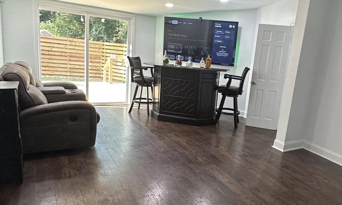 Industrial House | Modern smart space . One bedroom newly renovated one bedroom one shower elite