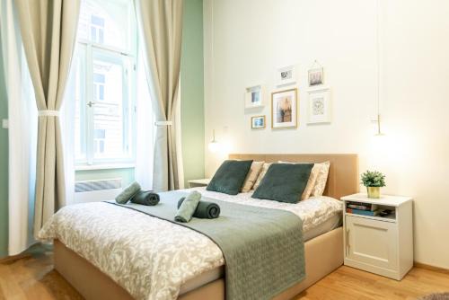 Zizkov Apartment | Modern & spacious apartment near the old town