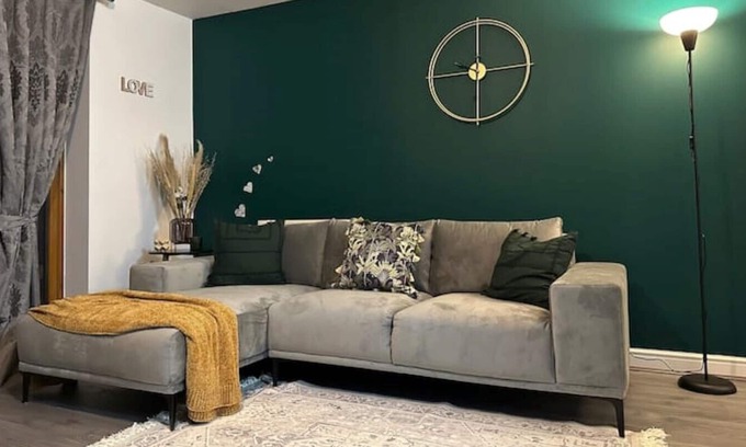 West Thornton Apartment | Modern Spacious Apartment