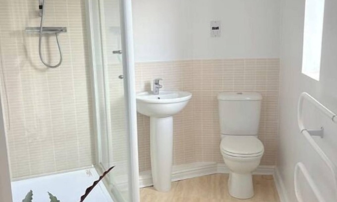 Pontardulais Apartment | Modern, Spotless Flat Near M4,Free Parking & Wi-Fi
