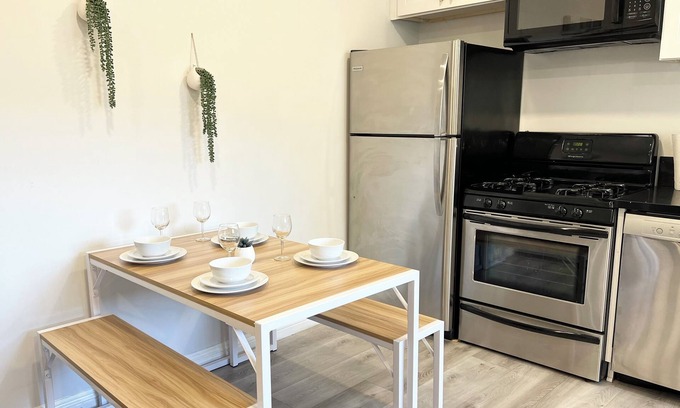 La Crescenta-Montrose Apartment | Modern studio with private patio